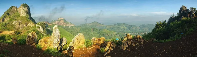 Panorama Stone Garden dengan bayangan fotografer pada April 2015. / Stone Garden panorama with the photographer’s shadow in April 2015.