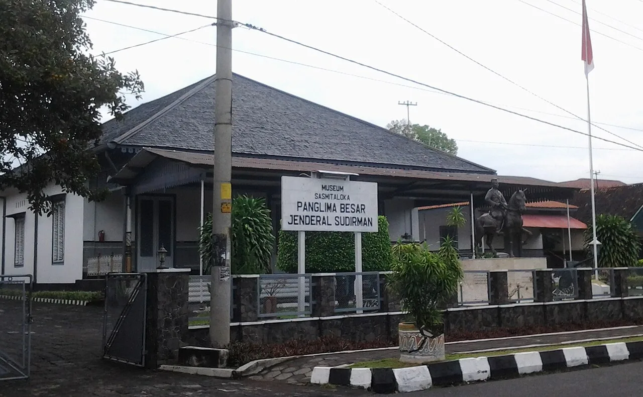 Media utama