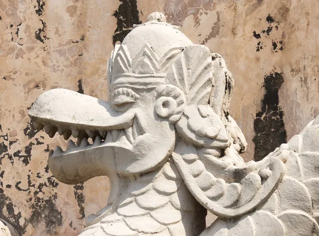 Detail patung naga di Taman Sari, Yogyakarta / Detail of a dragon sculpture at Taman Sari, Yogyakarta
