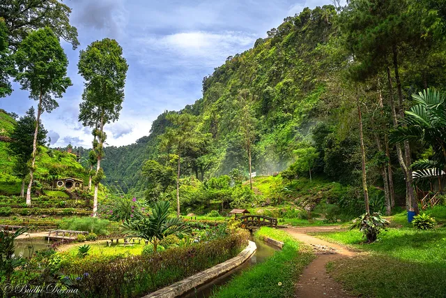 Jalur dan lanskap hijau di kawasan Curug Citambur