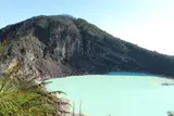 Danau Kawah Putih dan lereng kawah di Kabupaten Bandung dilihat dari Puncak Sunan Ibu.