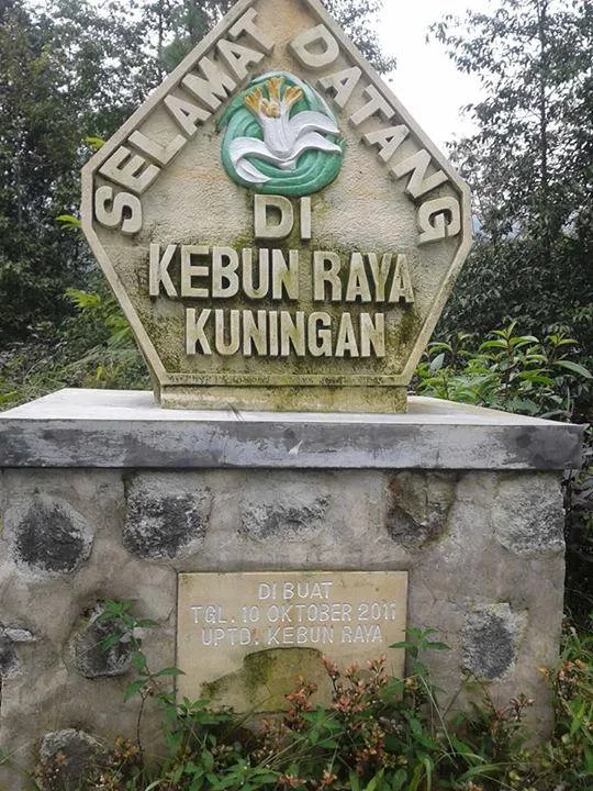 Penanda Selamat Datang di Kebun Raya Kuningan pada foto dokumentasi lama.