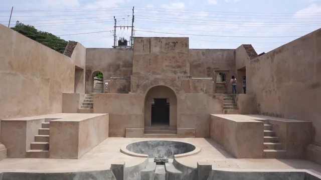 Dinding, tangga dan kolam bundar Situs Warungboto, foto Oktober 2018 / Walls, stairs and circular pool at Situs Warungboto, October 2018 photograph