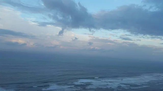 Laut dan ombak Parangtritis dilihat dari bukit pada foto arsip 2017 / Sea and surf at Parangtritis viewed from a hill in an archive photograph from 2017